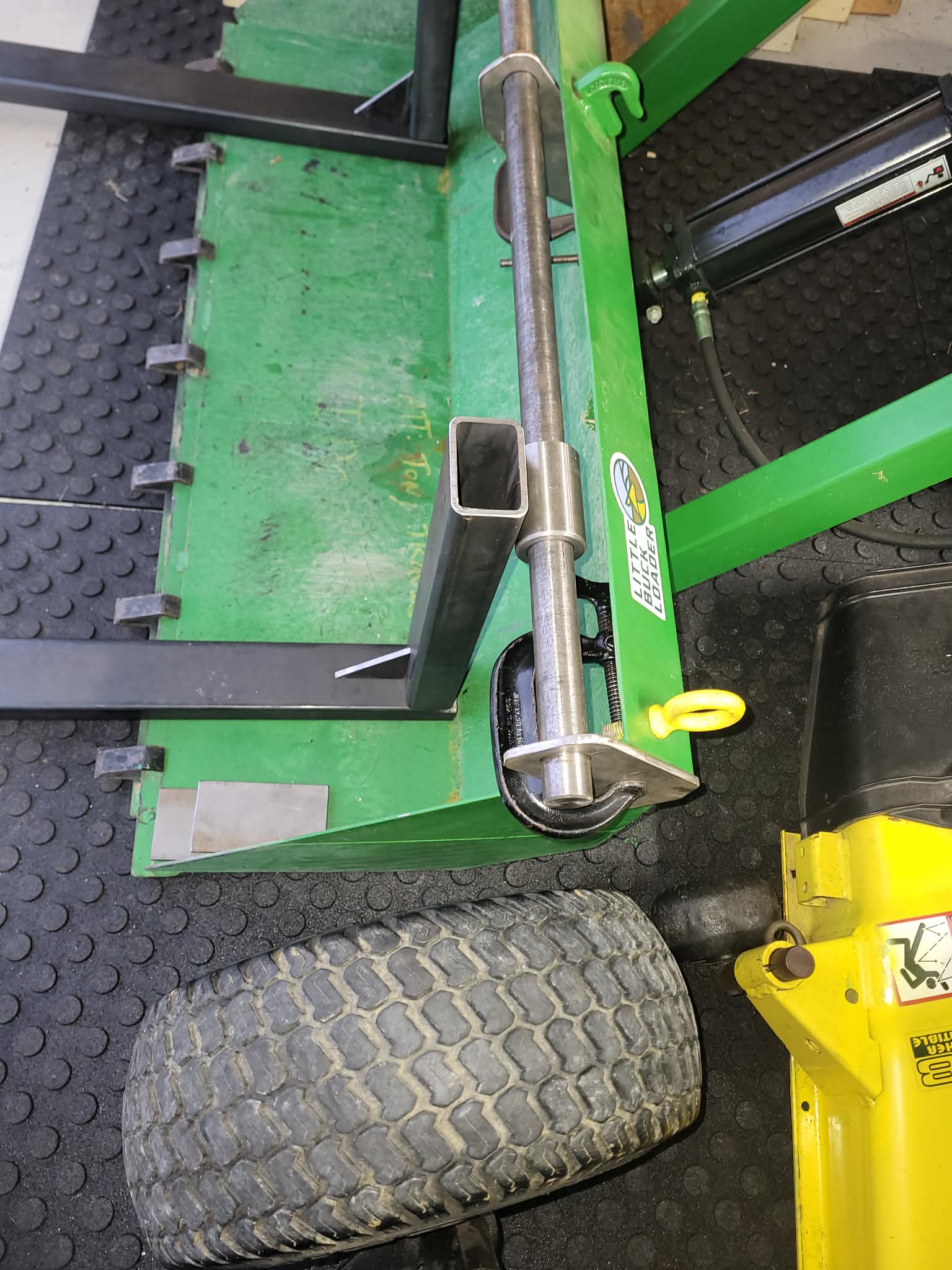 Spike Buck-Forks detail angle 16